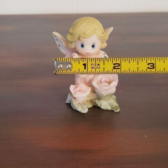 Adorable Vintage Wide Eyed Pixie Fairy with Roses Resin Figurine - Picture 8 of 8